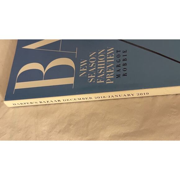 Harper's Bazaar Magazine January 2019 - Margot Robbie cover - Picture 4 of 13